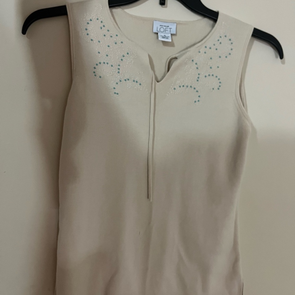 ANN TAYLOR LOFT Cream Top in M
